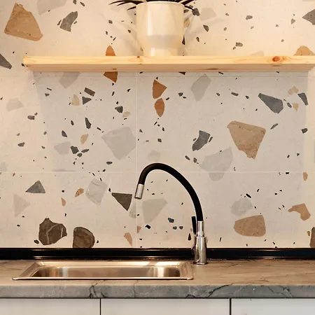 Kokkinia Gardens * Kávos