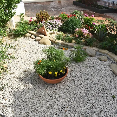 Kokkinia Gardens Κάβος